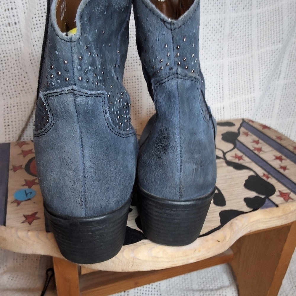 BØC Blue Studded Suede Western Ankle Boots Size 7 Boho Cowboy Booties - Picture 9 of 14
